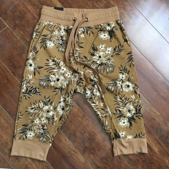 Unisex French Terry Printed Capri Cropped Shorts - Picture 6 of 9